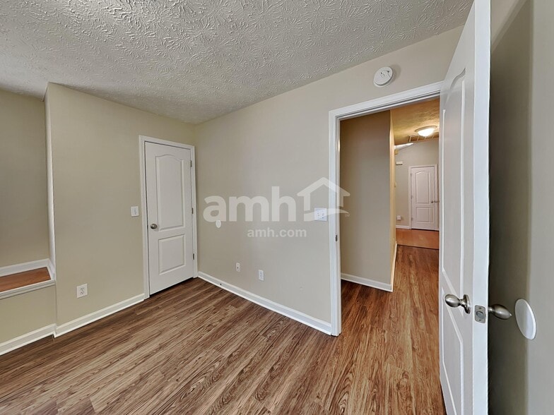 Building Photo - 5455 Yellow Pine Dr