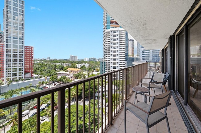 Building Photo - 1450 Brickell Bay Dr