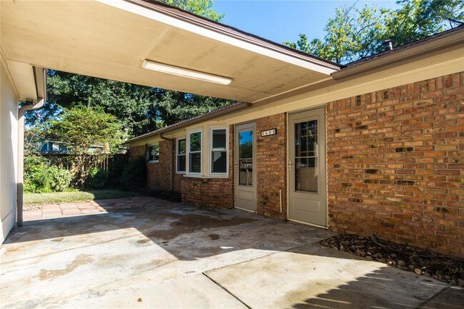 Building Photo - 5402 Sheraton Oaks Dr