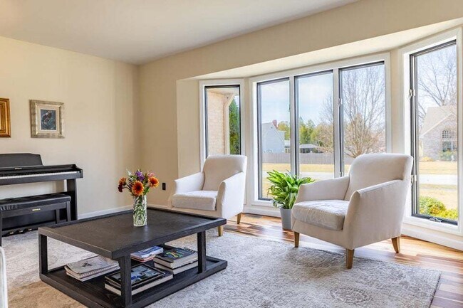 Building Photo - 9885 Belmont Ct