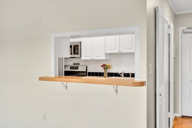 Building Photo - 8 Whittier Pl