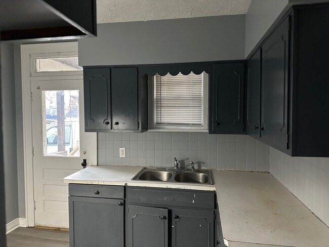 Building Photo - Coming Soon-Large house with fresh paint &...