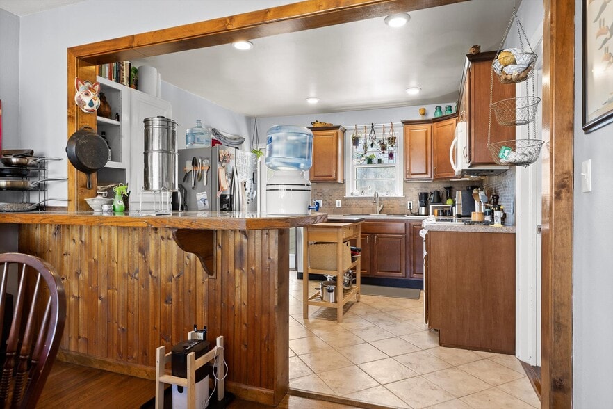 Building Photo - 844 Linden Hall Rd