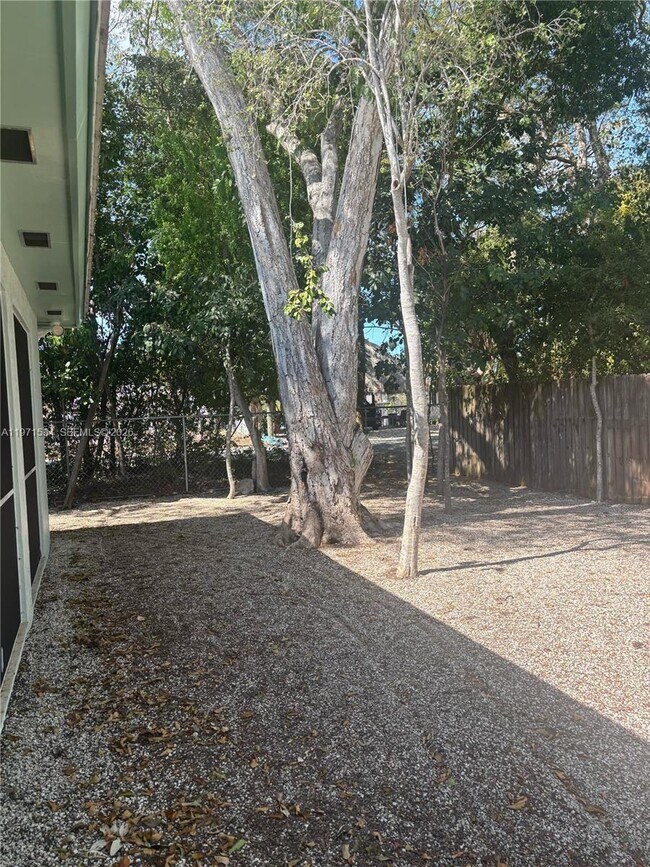 Building Photo - 42 Transylvania Ave