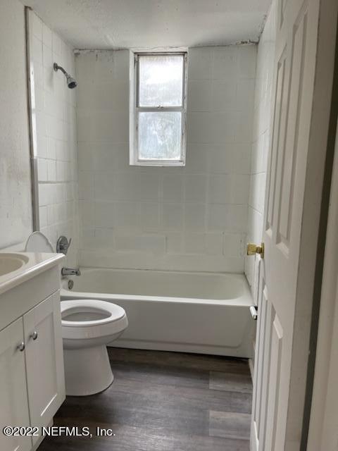 Building Photo - 1019 W 6th St