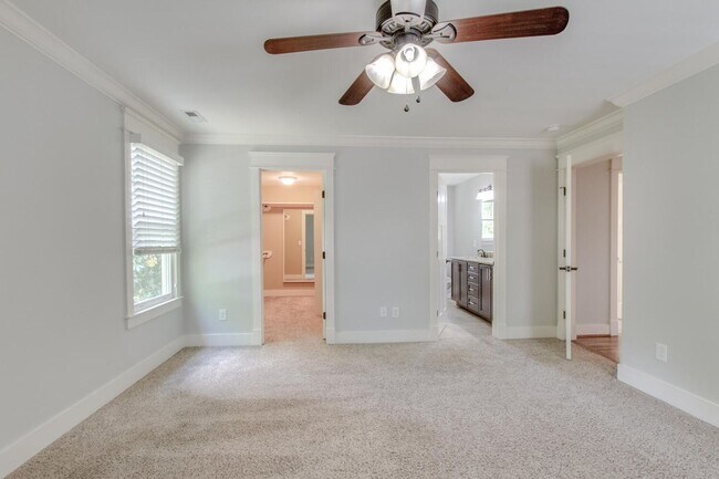 Building Photo - Stunning 4 Bedroom / Amazing Location / Fenced in Backyard / Beautiful Covered Front Porch