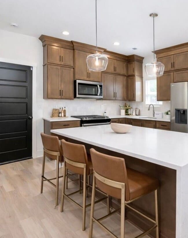 Building Photo - 3BR/2.5BA Home for Rent in Jeffersonville!  Two Car Attached Garage!