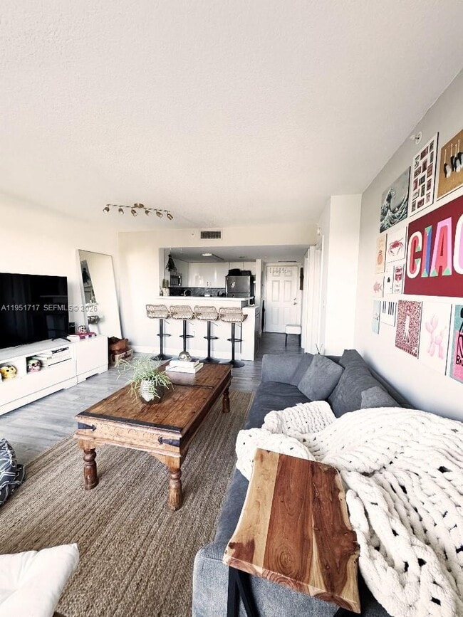 Building Photo - 3000 Coral Wy