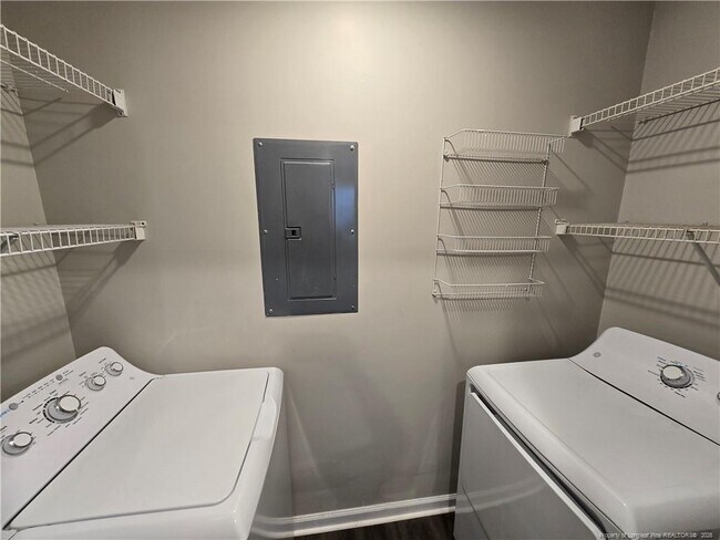 Building Photo - 267 Waterdown Dr