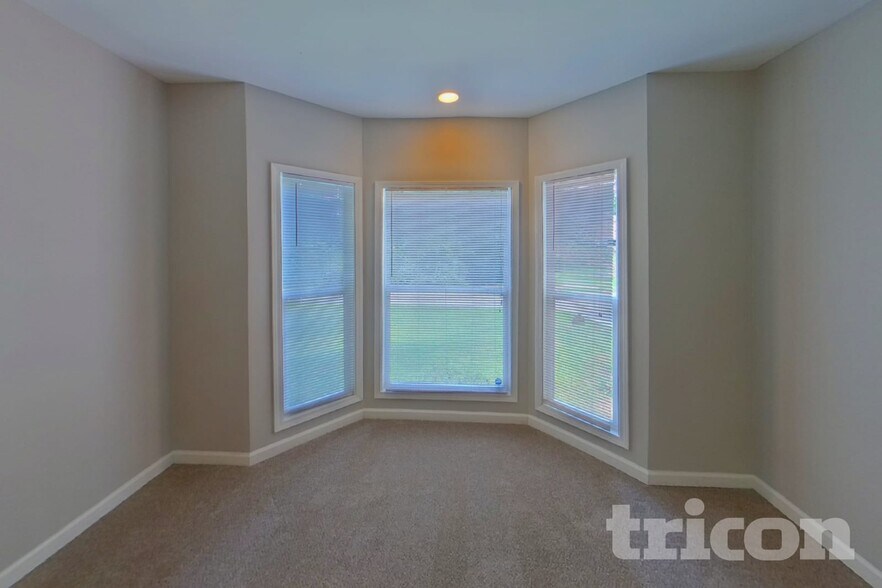 Building Photo - 4270 Riverlake Way