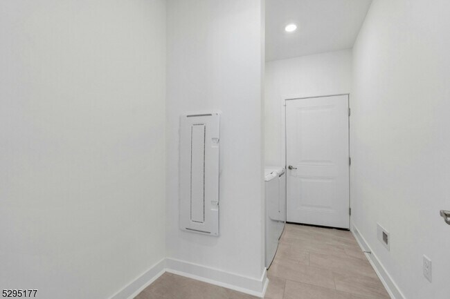 Building Photo - 19 Veterans Wy