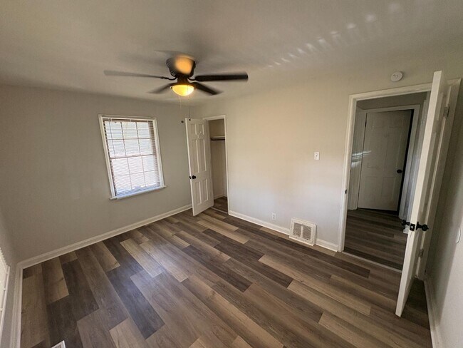 Building Photo - 7861 Madison Dr