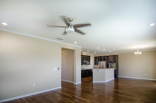 Building Photo - 5600 NW Pine Trail Cir