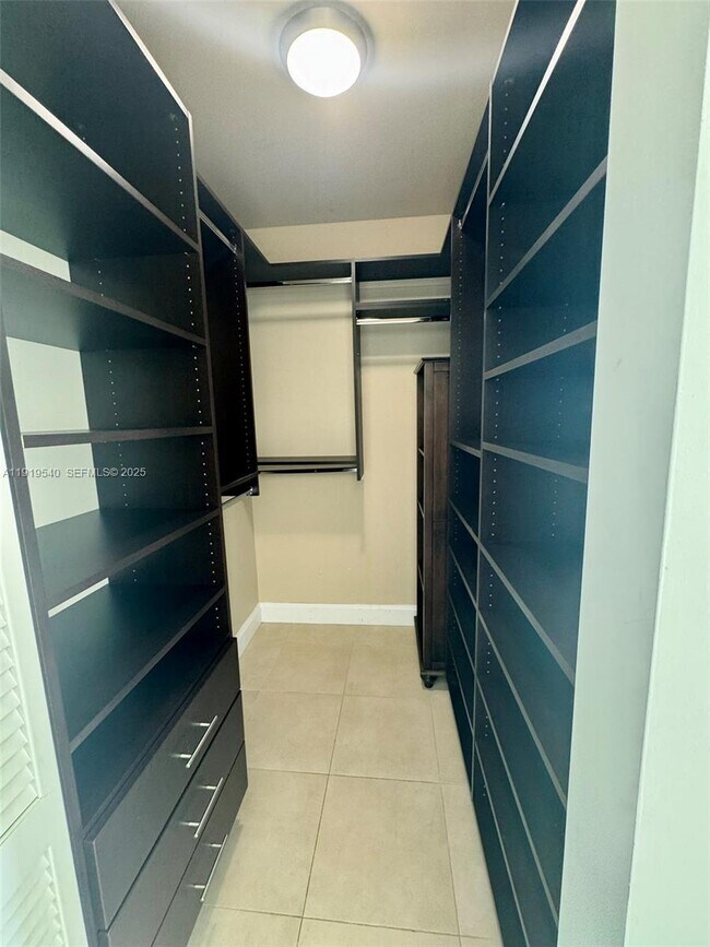 Building Photo - 2525 SW 3rd Ave