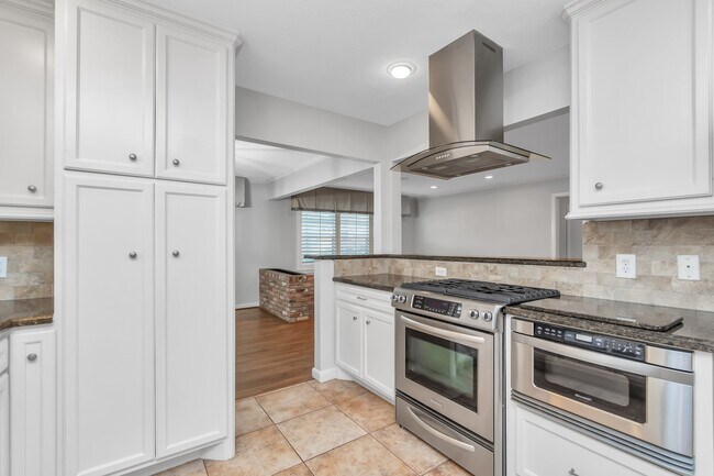 Building Photo - 4611 Merwin St