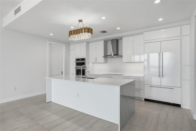 Building Photo - 301 1st St S