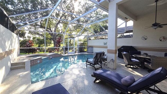 Building Photo - 504 W Palm Aire Dr