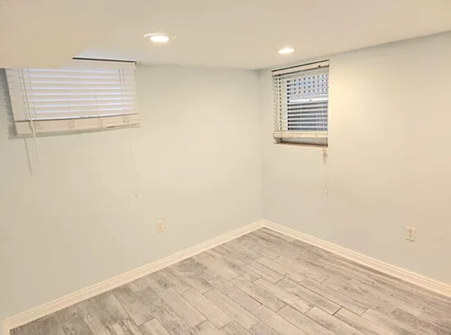 Building Photo - Beautiful 3-Bedroom Garden Apartment in th...