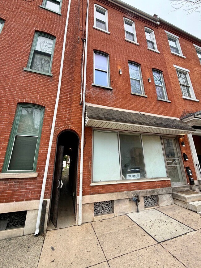 Building Photo - 205 E King St