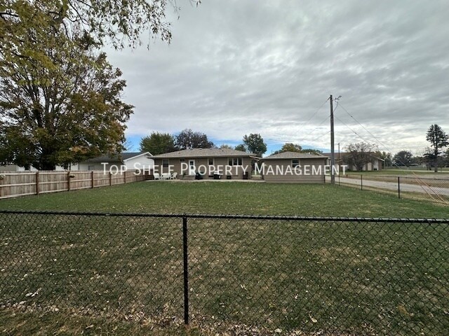 Building Photo - 407 S Clark Ave