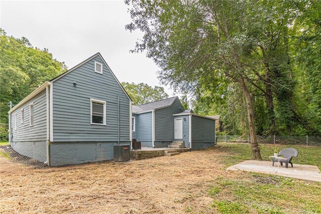 Building Photo - 1215 Anchor Terrace SW