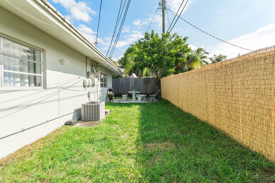 Building Photo - 2250-2270 Southeast 5th Street-SI ID1380878P