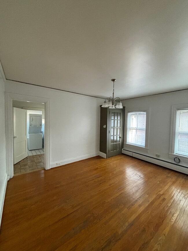 Building Photo - 123 E Market St