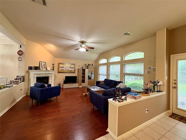 Building Photo - 207 Kettleman Ln N