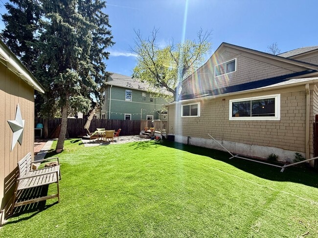 Building Photo - Distinguished 4 bed, 2 bath Bungalow in the Old North End