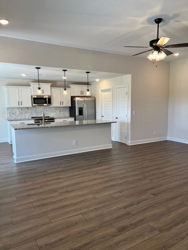 Building Photo - Brand New Three Bedroom in Cherry Acres