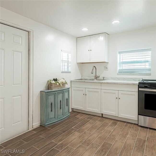 Building Photo - 1881 Danford St