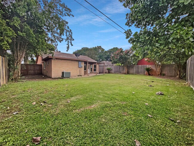 Building Photo - 13506 Chimney Sweep Dr