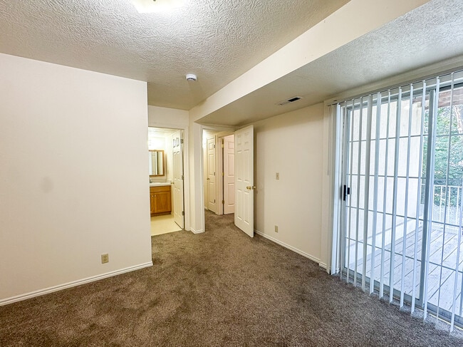 Building Photo - 1227 Riverside Ave