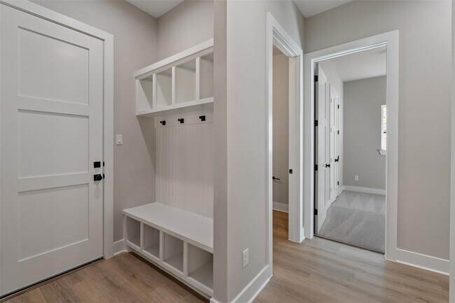 Building Photo - 15109 Paradise Ct