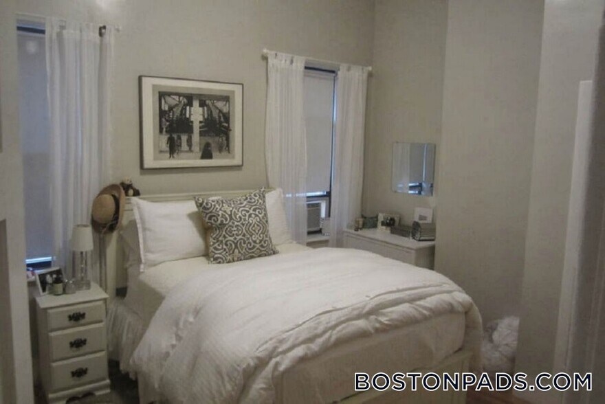 Building Photo - 15 Aberdeen St