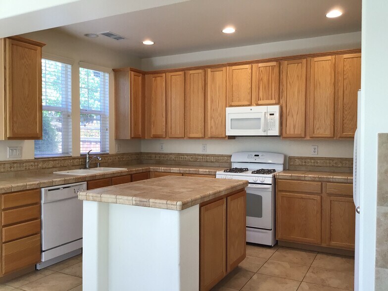 Building Photo - 7070 Sacred Cir