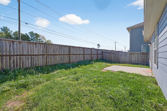 Building Photo - 25527 Valverdant Ct