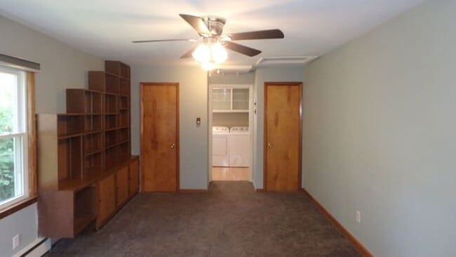 Building Photo - Wonderful 3 Bed 1 Bath House w/ Bonus Room!