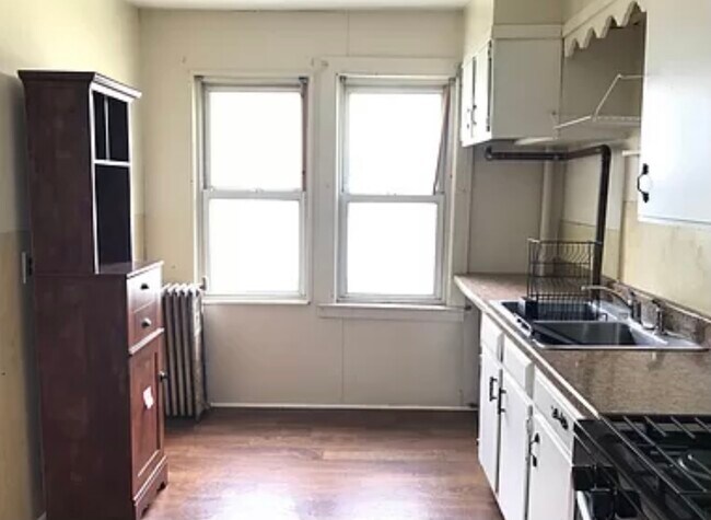 Building Photo - 71 Oak St