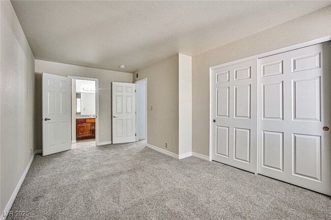 Building Photo - 5240 Indian River Dr