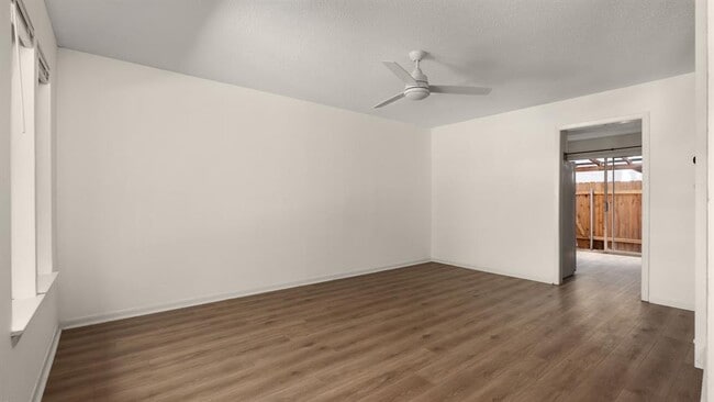Building Photo - 7409 Shadow Hill Dr