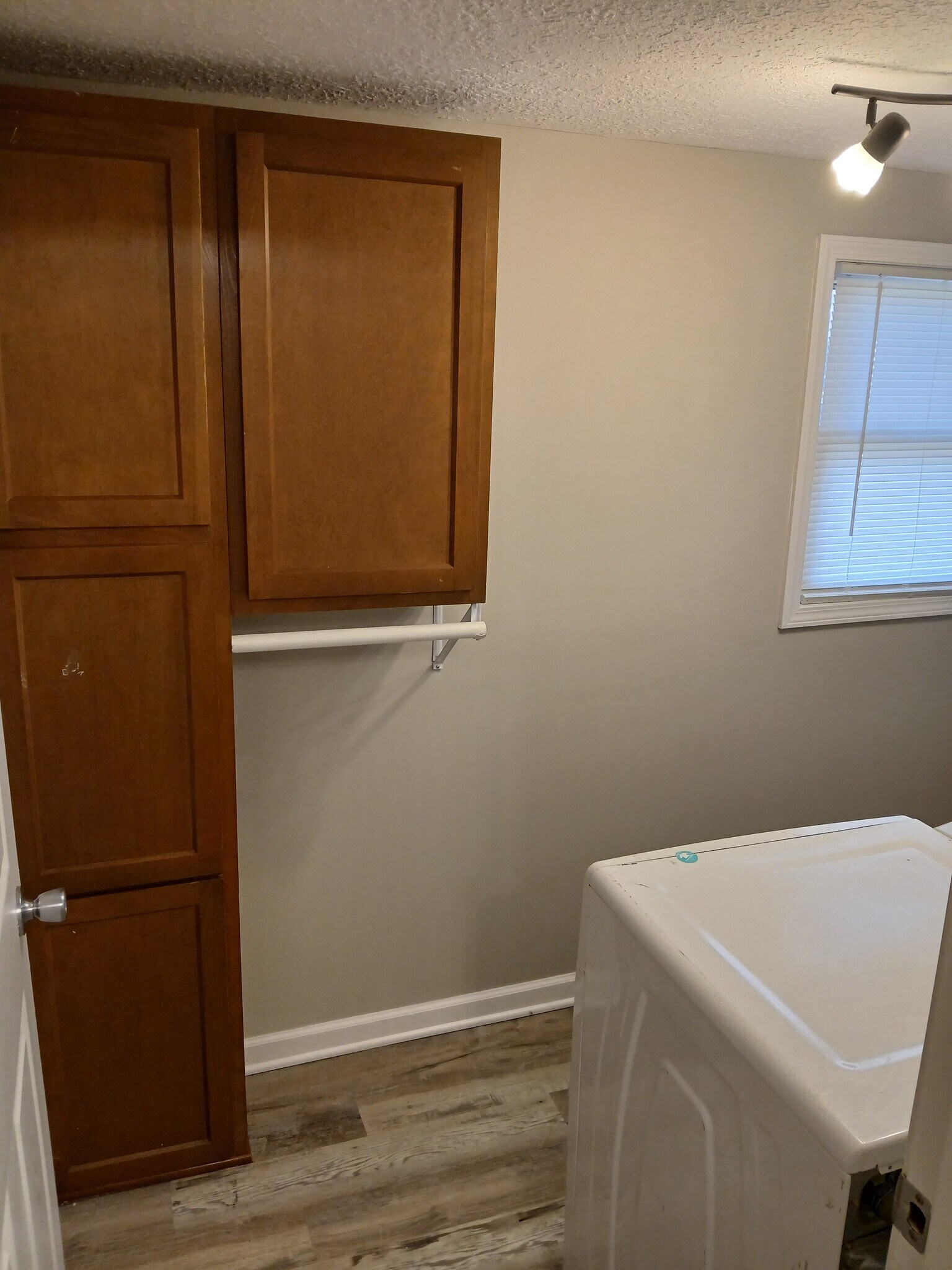 Building Photo - 405 High St