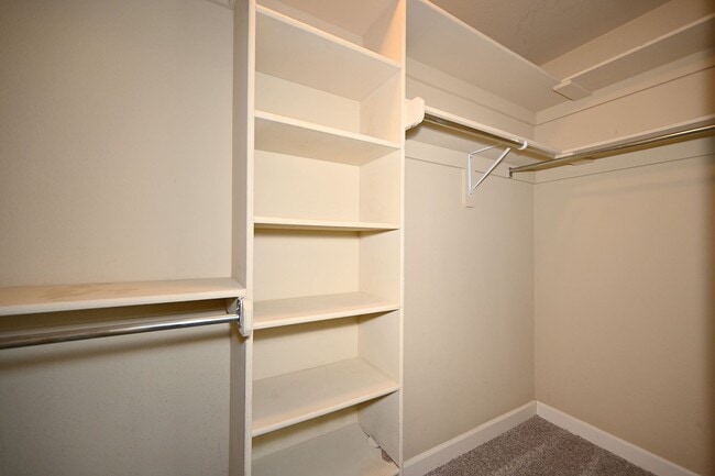 Building Photo - 2 bedroom, 2.5 baths townhouse with 1 car garage in Oak Valley Estates!