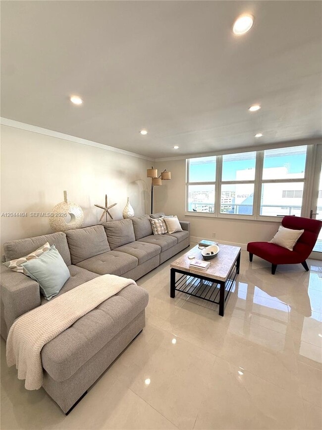 Building Photo - 3725 S Ocean Dr