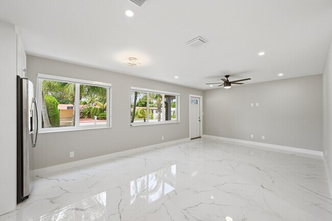 Building Photo - 4380 NW 59th Ct