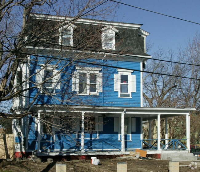 Building Photo - 21 Sackett St