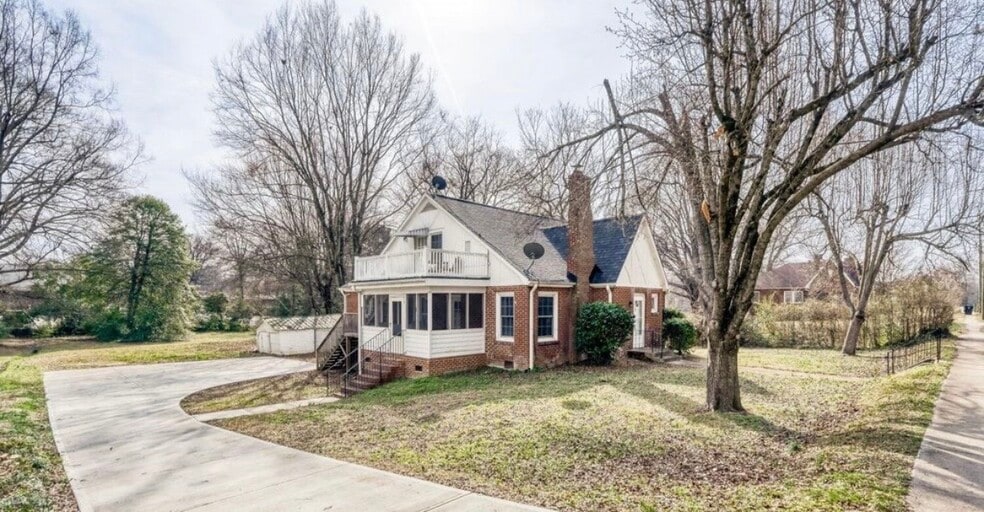 Building Photo - 639 E Iredell Ave