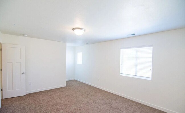 Building Photo - 795 E 500 S