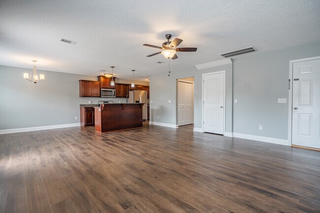 Building Photo - 717 Highgrove Ct