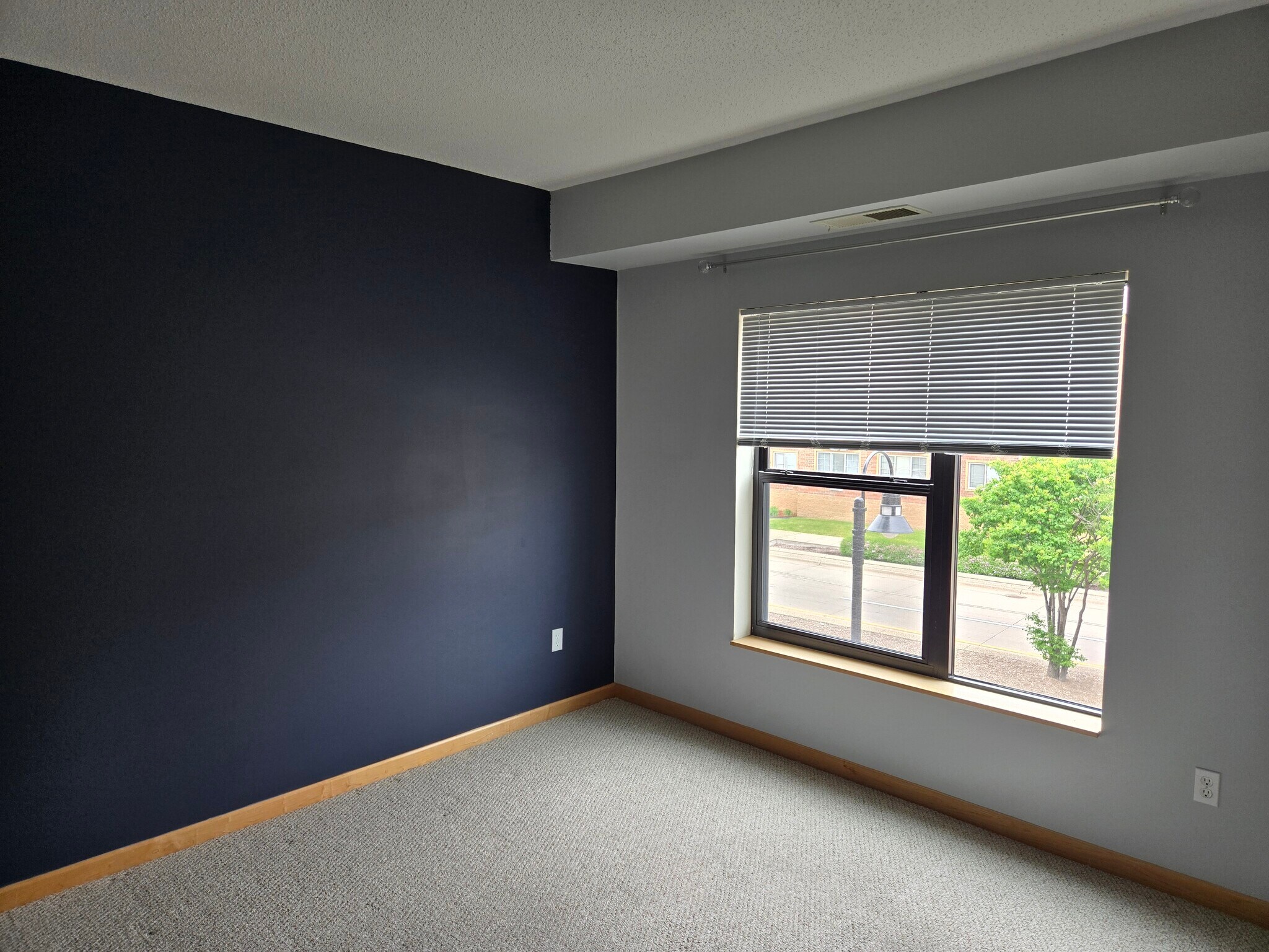 Building Photo - 7600 Lyndale Ave S